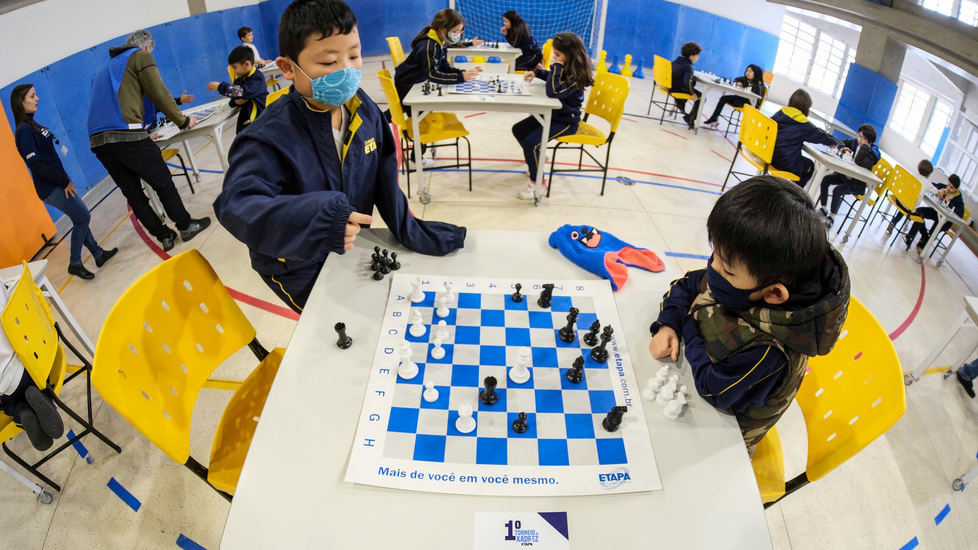 Competição de xadrez e damas entre alunos da Reme movimenta Clube
