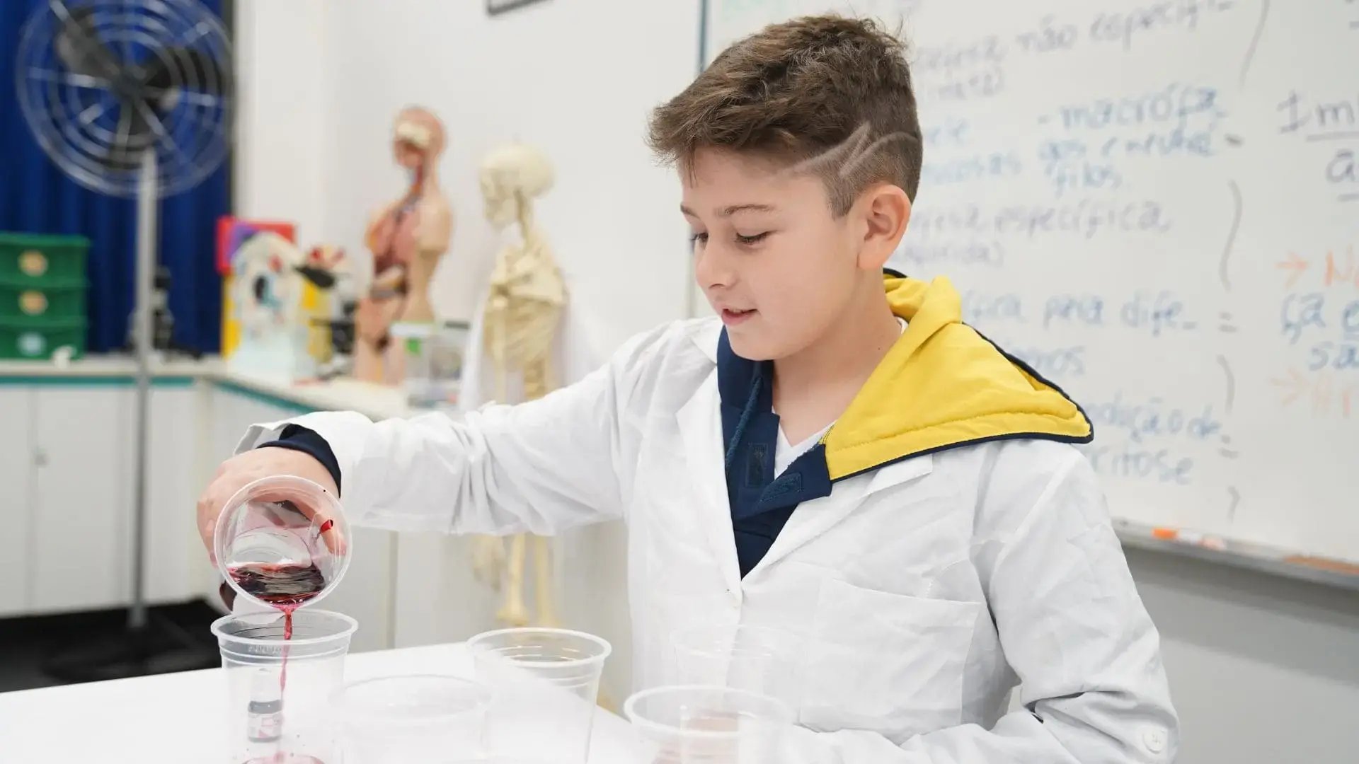 Atividades extracurriculares na escola – Clube de Ciências