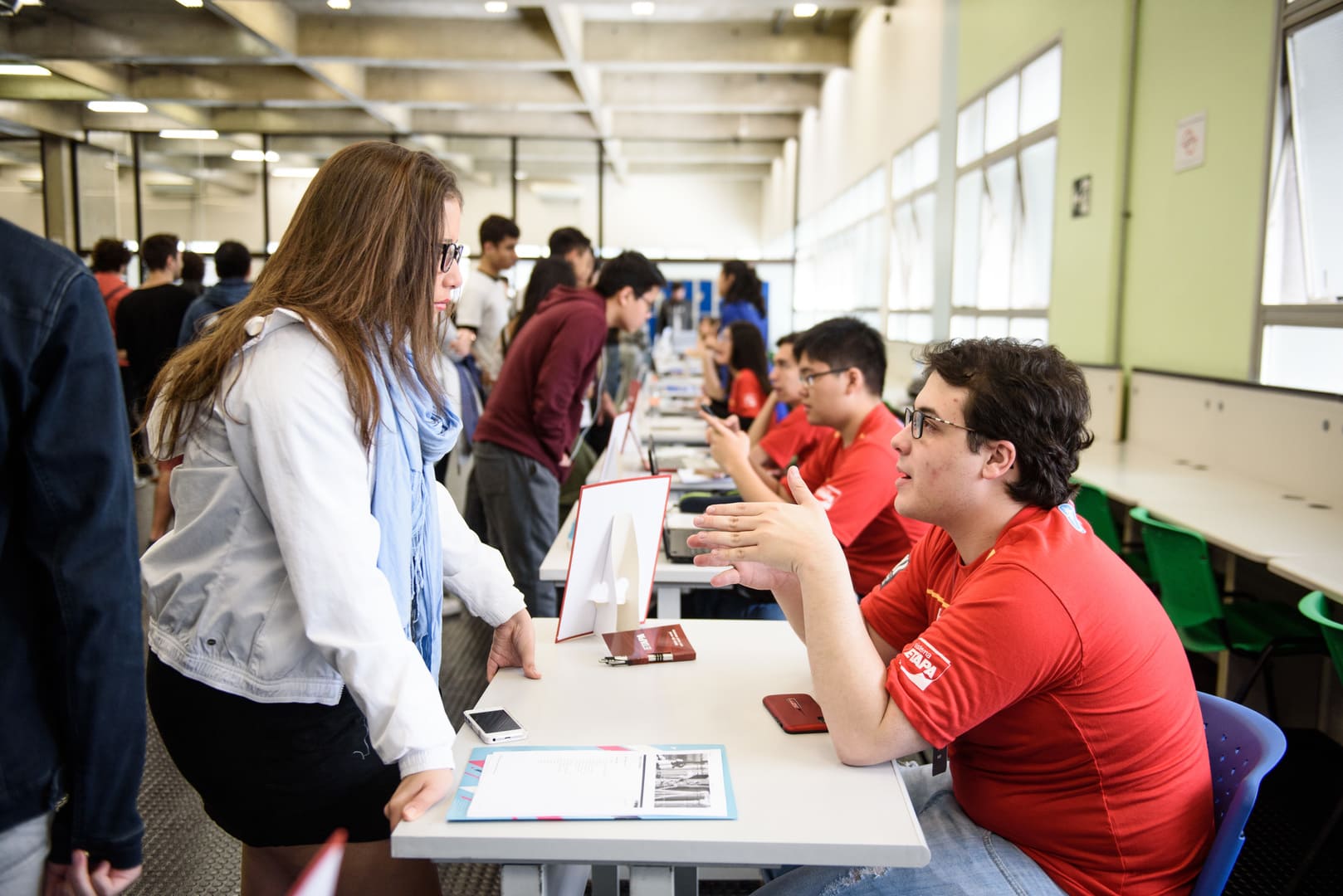 Painel de Profissões reúne alunos do Colégio e do Curso Etapa para diálogo sobre a escolha da carreira.