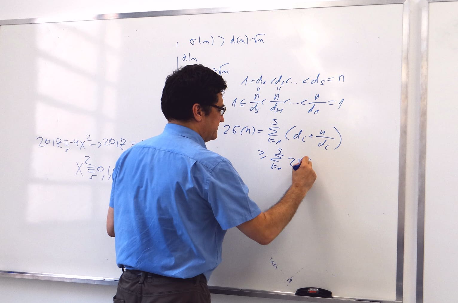 Géza Kós é professor e especialista em olimpíadas de Matemática.