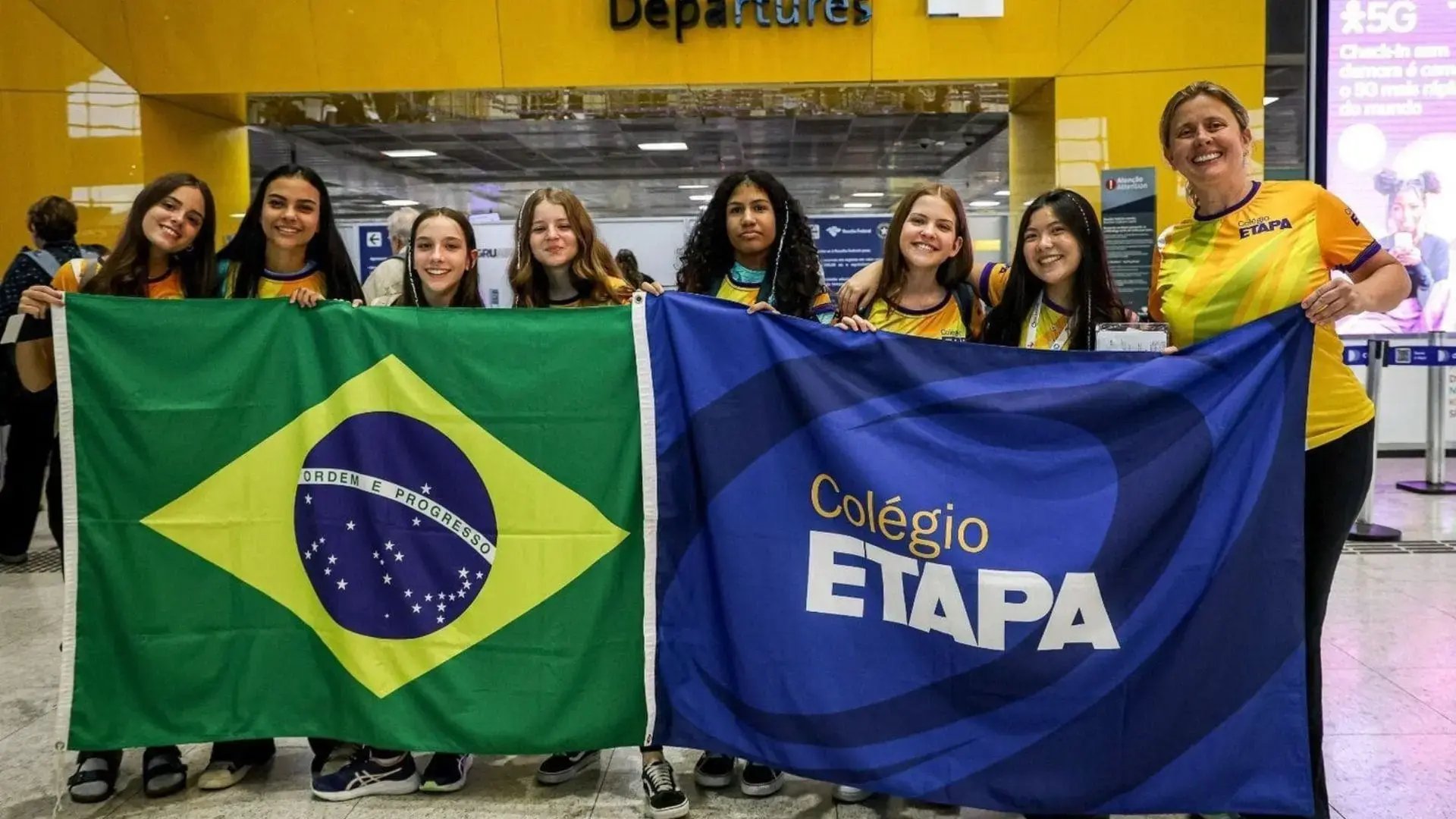 Resultados Esportivos 2025 - Equipe de Vôlei do Colégio Etapa que foi para os EUA