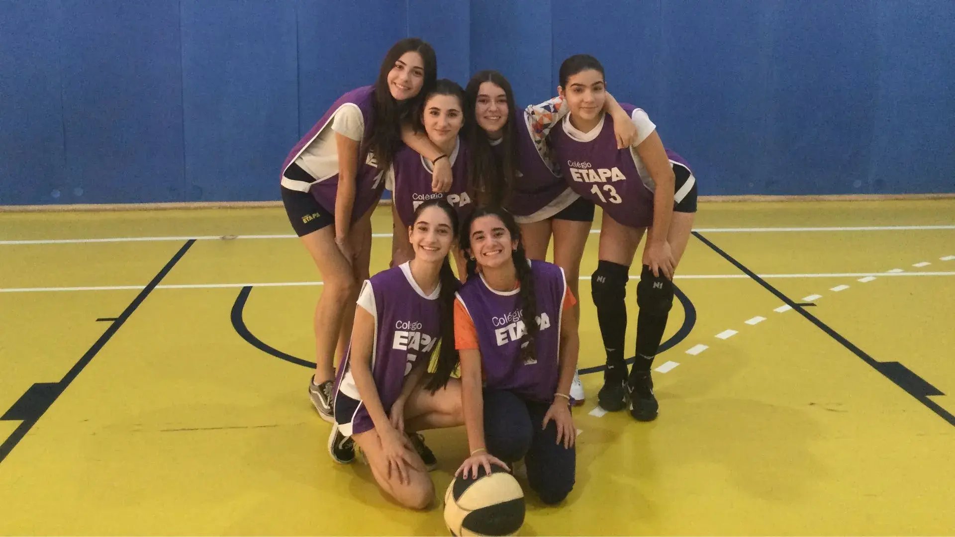 Time de basquete feminino do 9º ano na Gincana Esportiva 2024