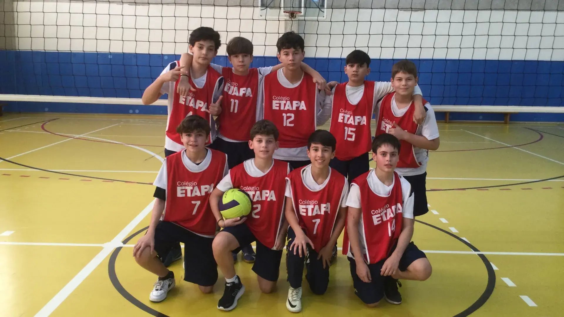 Time de vôlei masculino do 7º ano na Gincana Esportiva 2024