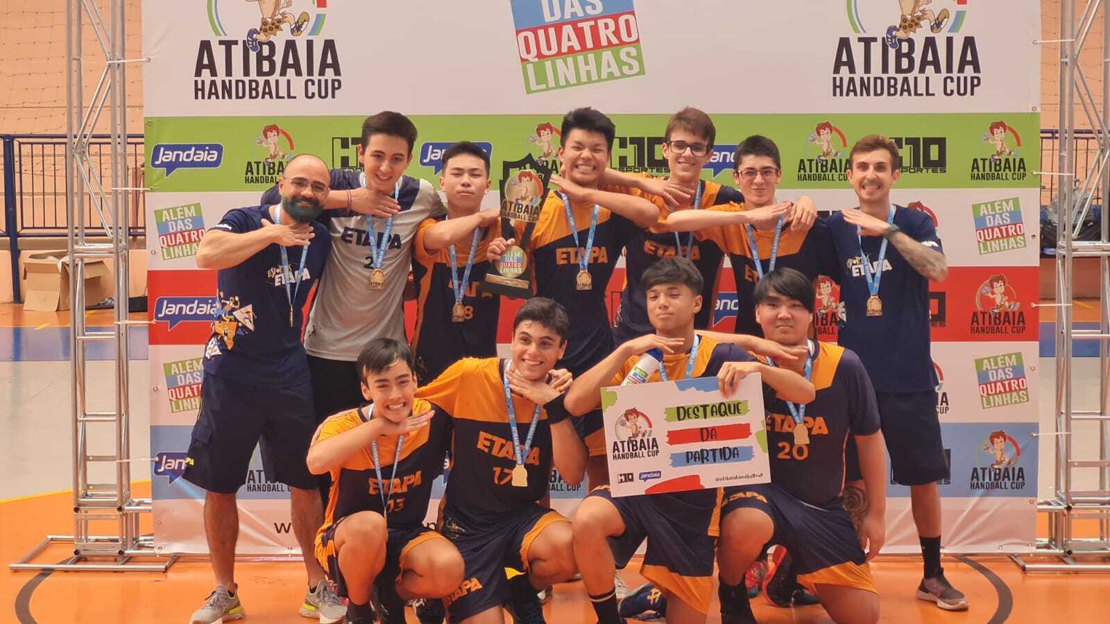 O Colégio Etapa levou três equipes para o Atibaia Handball Cup 2022 e conquistou o troféu da categoria Cadete Masculino.