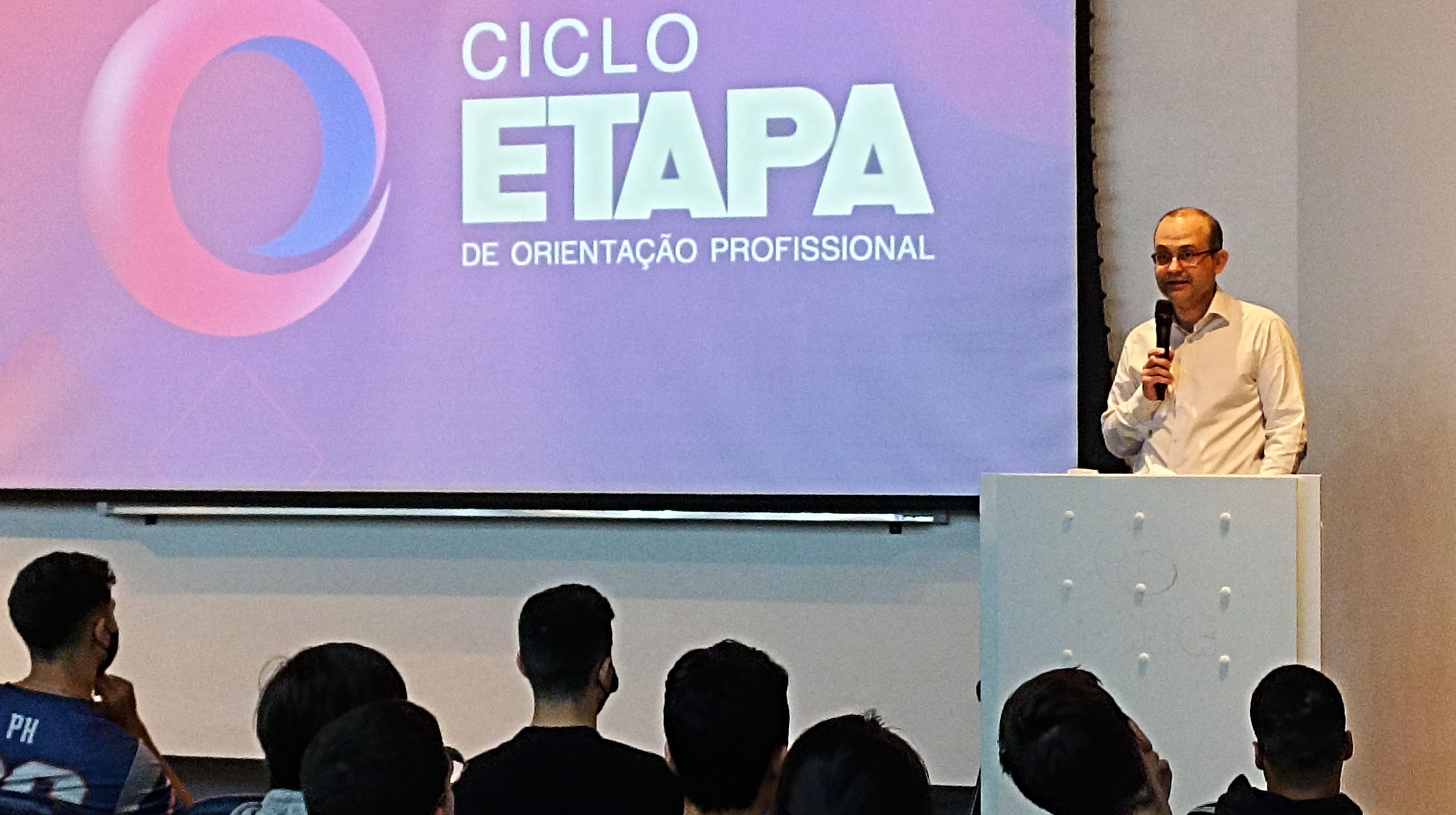 O Curso Etapa realizou o CEOP 2022 – Economia para auxiliar estudantes que pretendem seguir essa profissão.