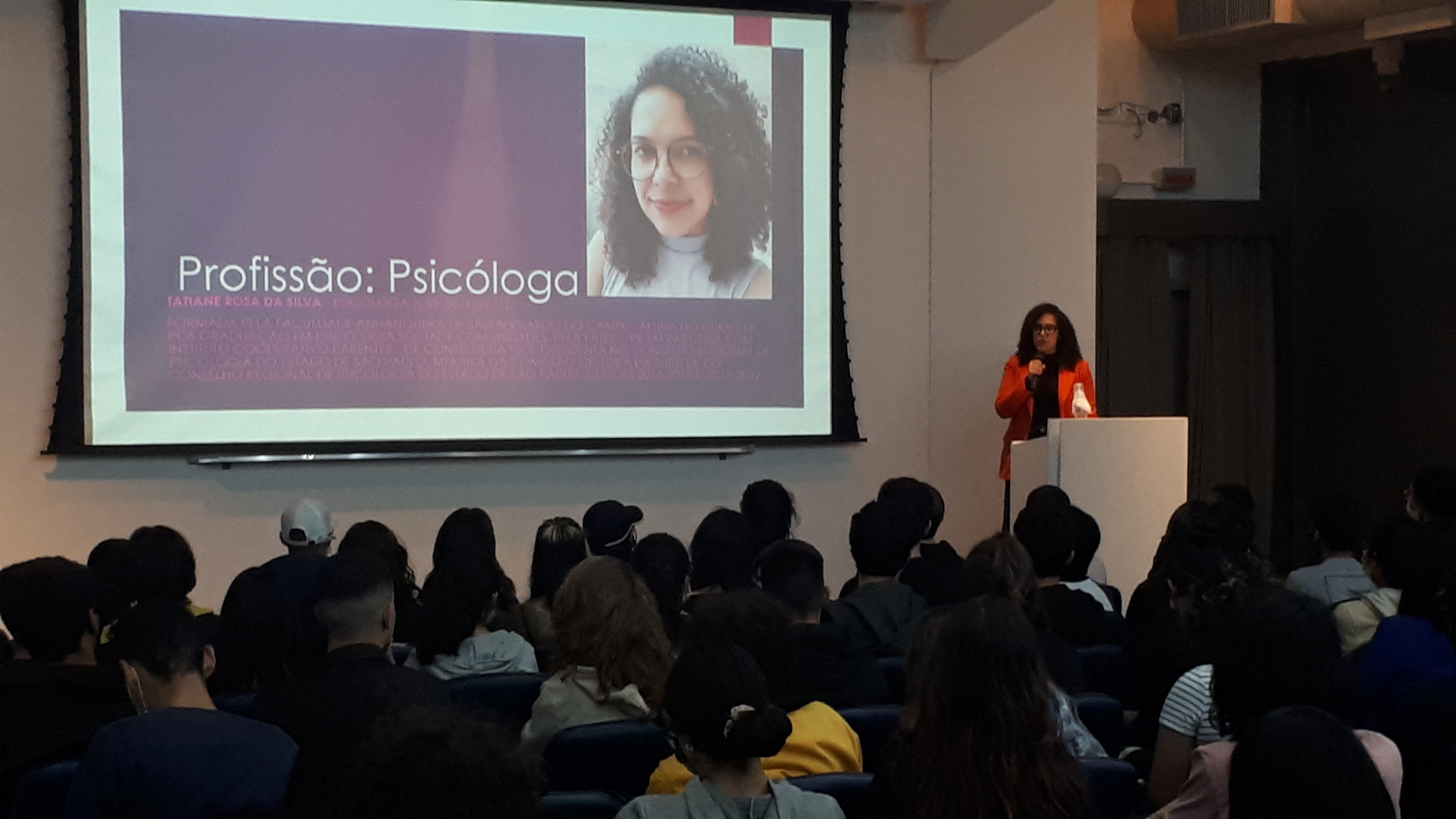 Tatiana Rosa Silva abordou diversos aspectos da carreira durante o CEOP 2022 - Psicologia.