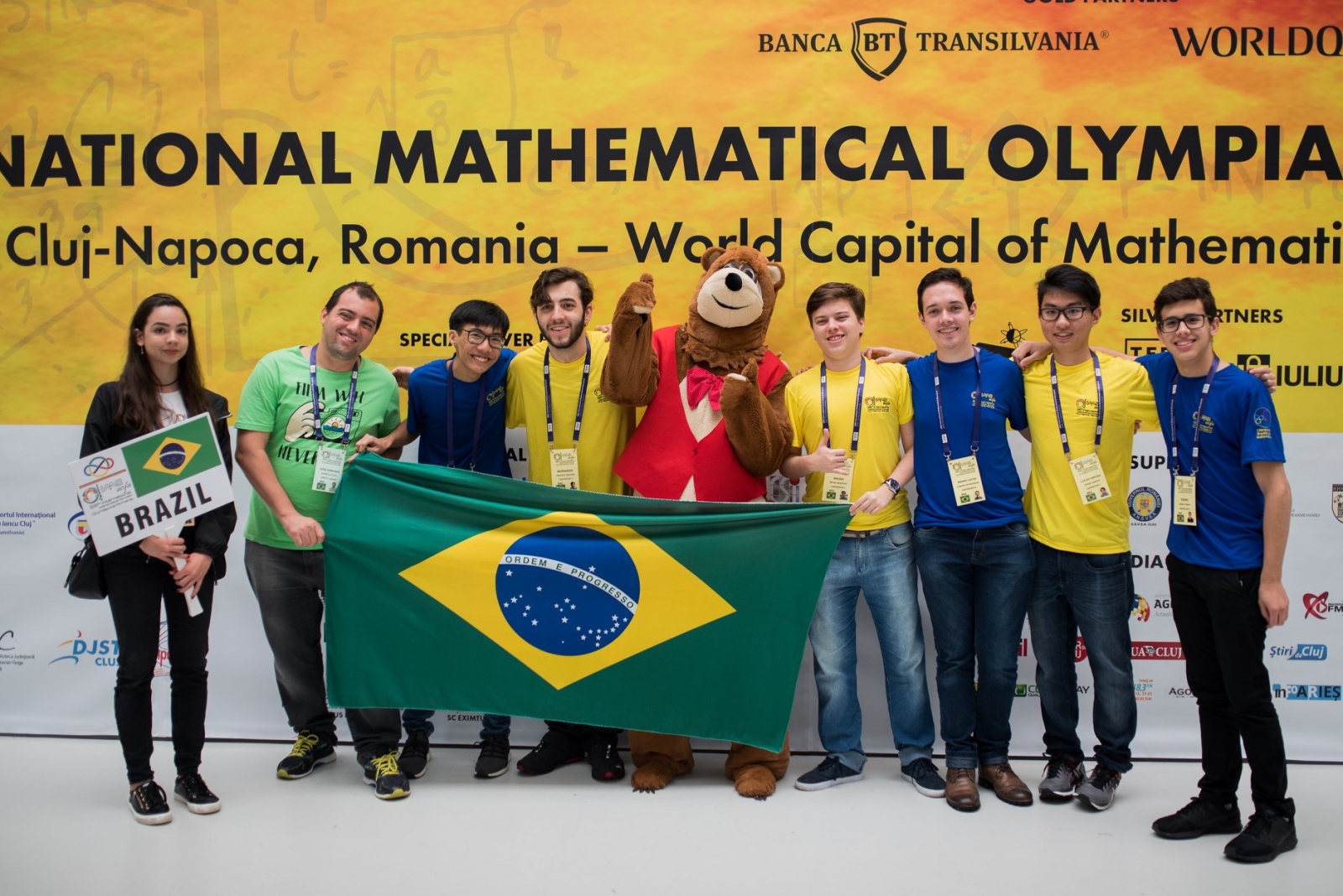 @ Alunos do Colégio Etapa conquistam uma medalha de ouro, duas de bronze e uma menção honrosa na Olimpíada Internacional de Matemática (IMO)