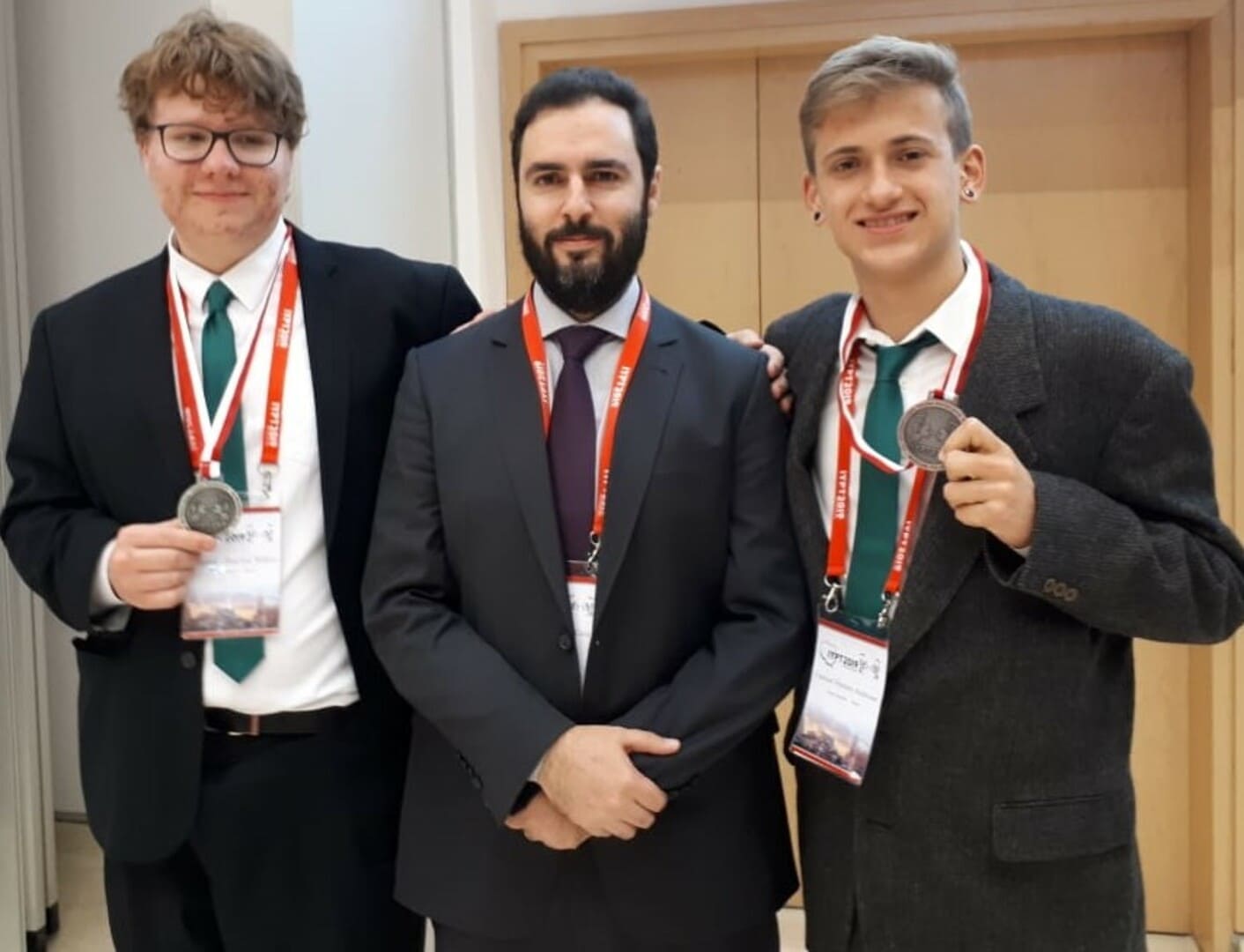 Alunos do Etapa conquistam medalhas em torneio internacional de Fisica (1)